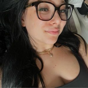 Meet your Posher, Ava